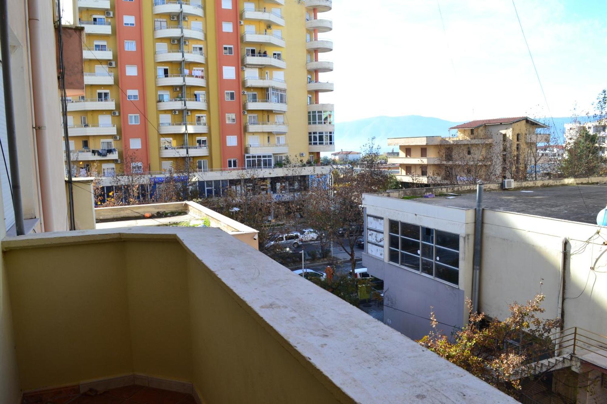 Central 5 Bedrooms Apartment Partial Seaview Vlore Exterior photo