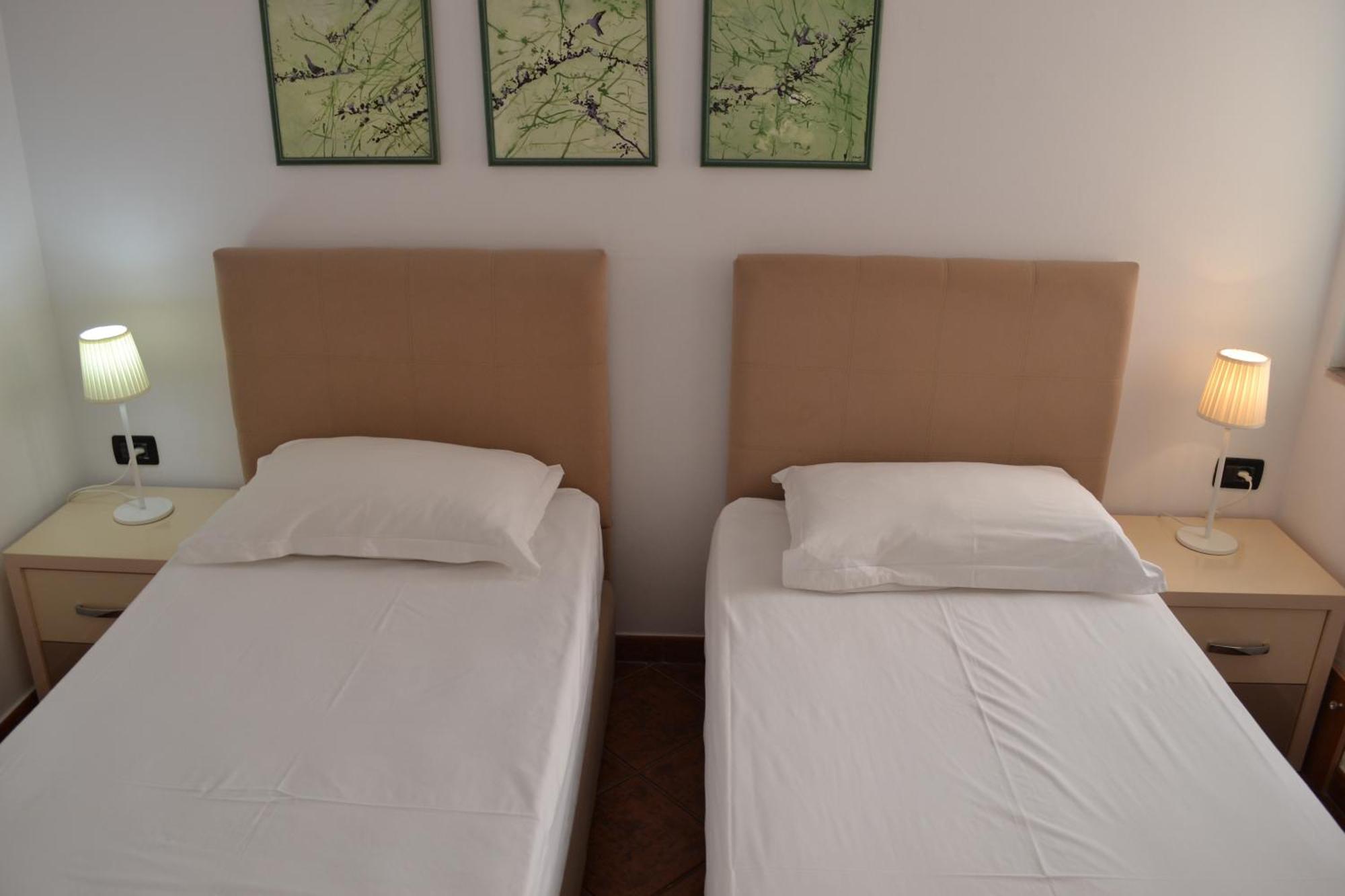 Central 5 Bedrooms Apartment Partial Seaview Vlore Exterior photo