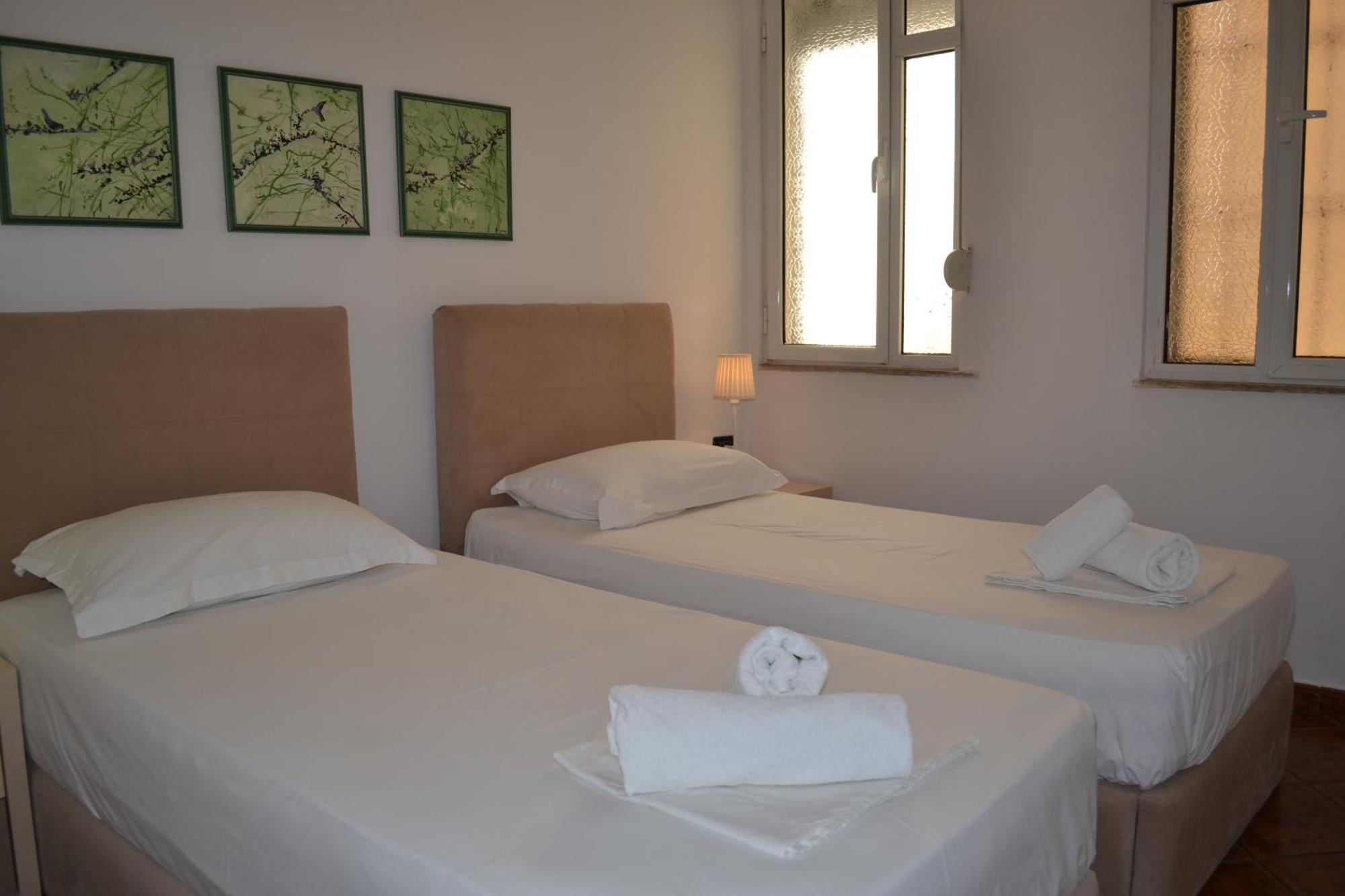 Central 5 Bedrooms Apartment Partial Seaview Vlore Exterior photo